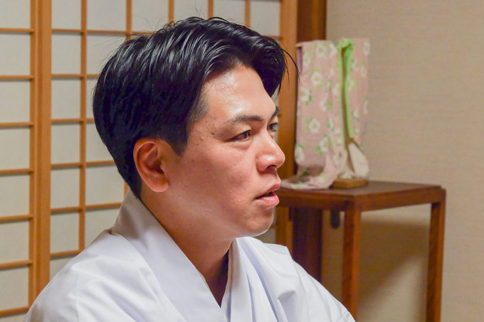 口伝で残された二千年の歴史！？　古来より天神を祀る、布多天神社にてランパンプスが合格祈願！