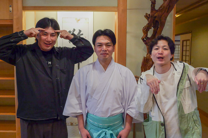 口伝で残された二千年の歴史！？　古来より天神を祀る、布多天神社にてランパンプスが合格祈願！