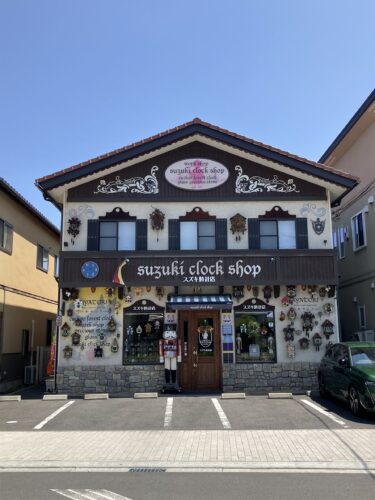 南ドイツ風のスズキ時計店