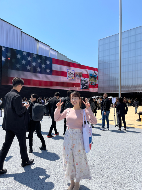 未知なるキューブ形のアメリカパビリオン