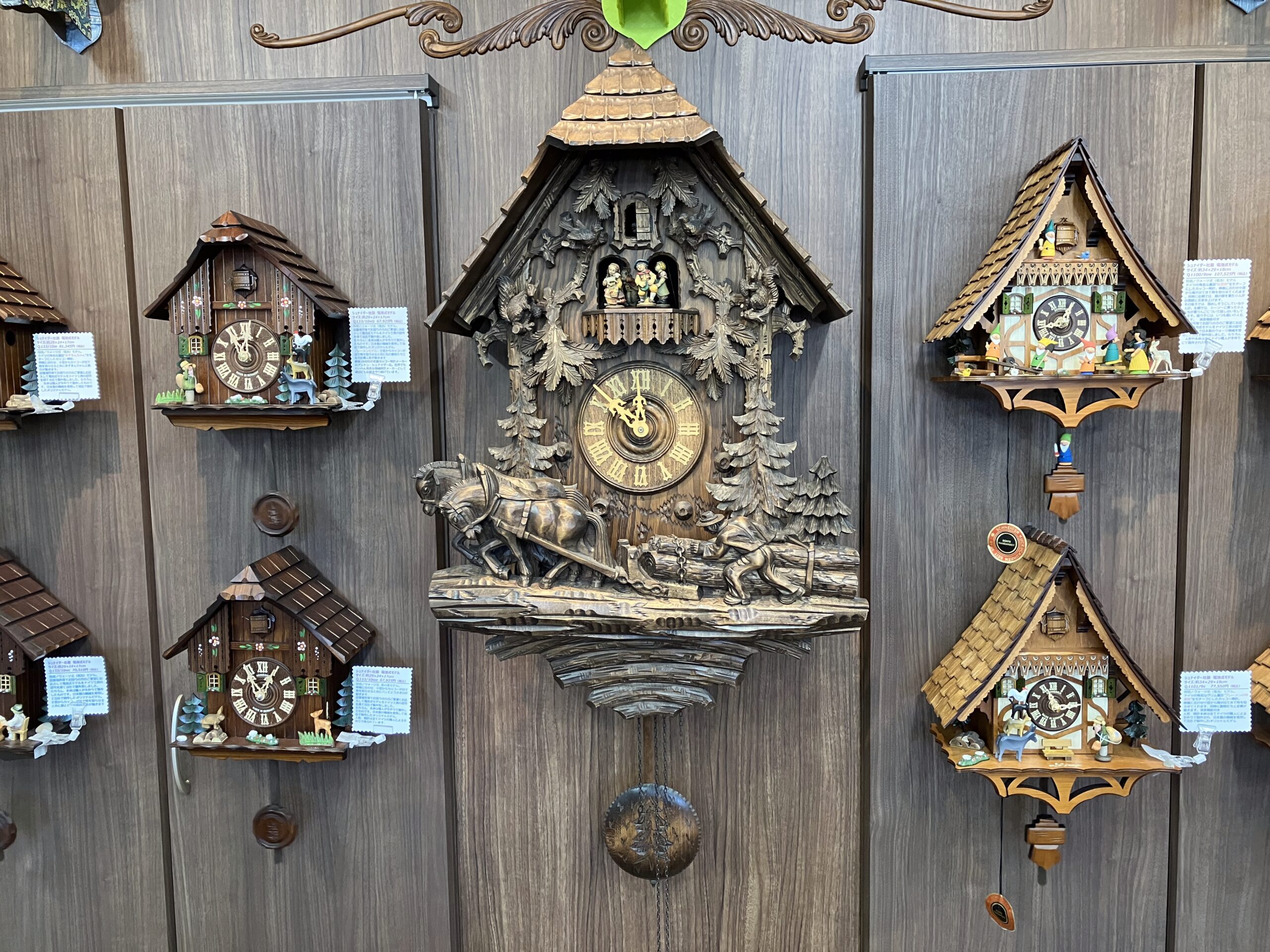約100年の時を刻む大型の鳩時計(修理中)