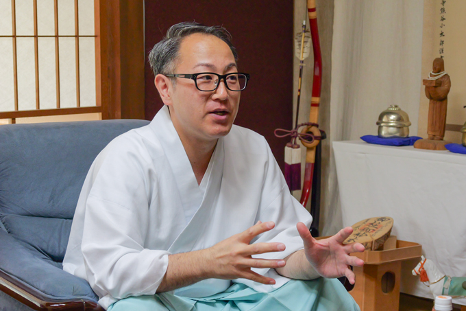 日本で唯一の頭の神様！？　世にも奇妙な由緒が伝わる、頭之宮四方神社にてランパンプスが合格祈願！