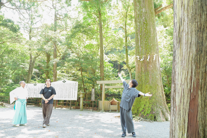 日本で唯一の頭の神様!? 世にも奇妙な由緒が伝わる、頭之宮四方神社にてランパンプスが合格祈願!