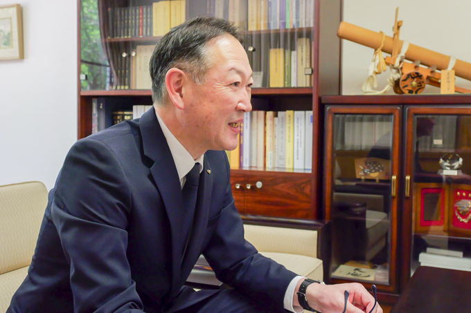 全国にたった2校だけ！？　西日本を代表する神道学科を有する、皇學館大学にてランパンプスが徹底取材！
