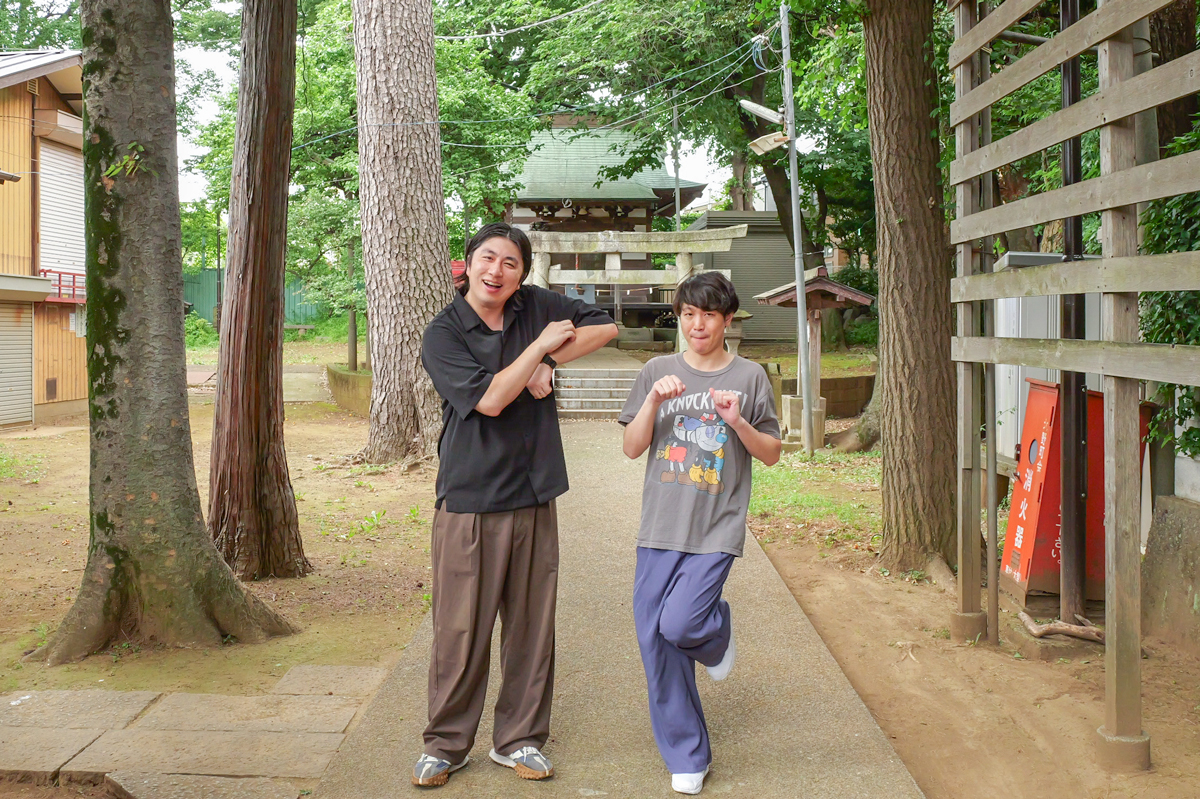 文章が上達する神社！？　筆塚を有する東谷北野神社にてランパンプスが合格祈願！