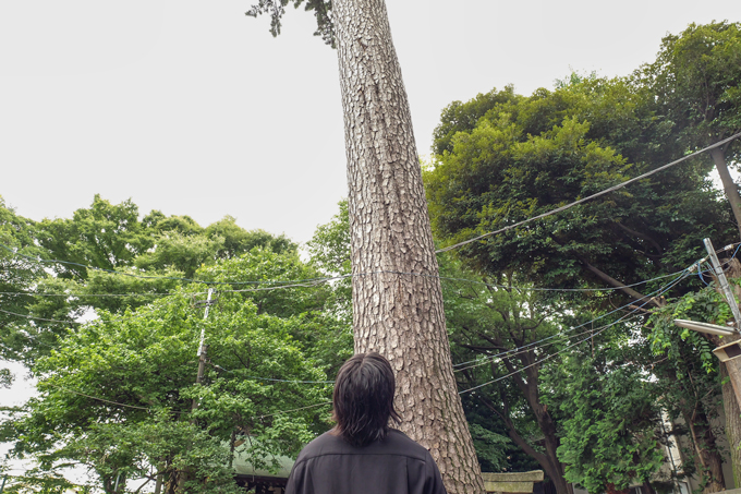 文章が上達する神社!? 筆塚を有する東谷北野神社にてランパンプスが合格祈願!