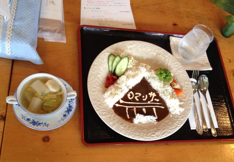 藤田さんが営む赤平駅前食堂の人気メニュー「ロマンザカレー」