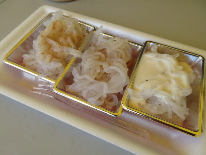 試食用の「しらたきサラダ」