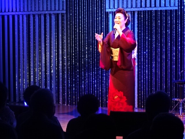 入山アキ子