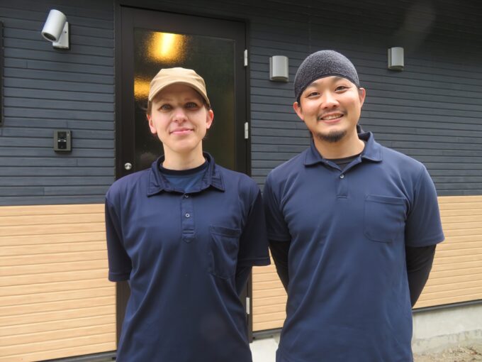 ナンモクジビエ 宮﨑大輔代表(右)と宮崎テオドーラ副代表