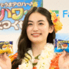 新TVCM出演の女優・八木莉可子が笑顔で「うまアロハ～♪」 ファミリーマートが“おいしいハワイを食べつくす”キャンペーンを開始