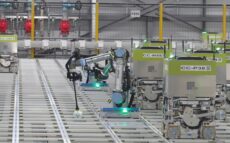 イオンネクスト、専用の物流施設で本格稼働のAIロボット初公開