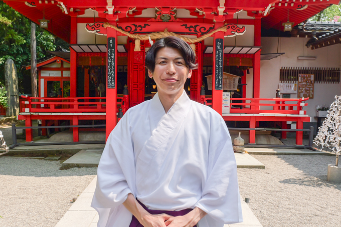 息を止めて3周回ると願いが叶う泉！？　白蛇龍神を祀る、金澤神社にてランパンプスが合格祈願！