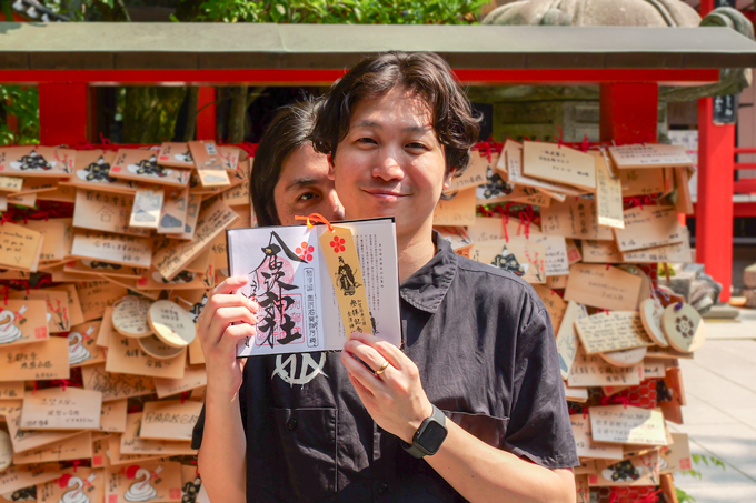 息を止めて3周回ると願いが叶う泉!? 白蛇龍神を祀る、金澤神社にてランパンプスが合格祈願!