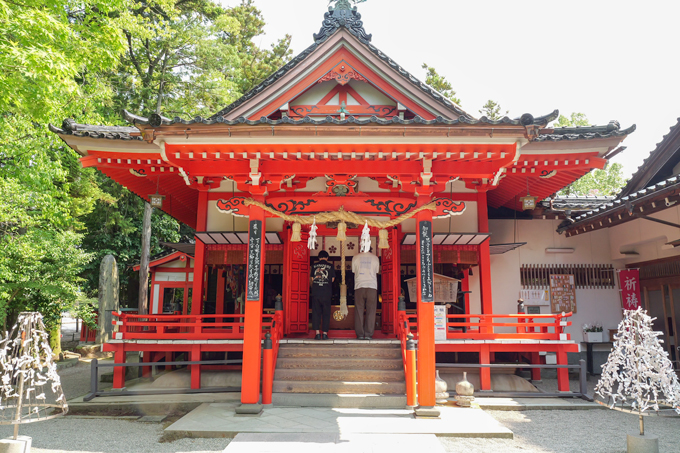 息を止めて3周回ると願いが叶う泉！？　白蛇龍神を祀る、金澤神社にてランパンプスが合格祈願！