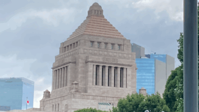 新しい民主主義か? 馴れ合い民主主義か?