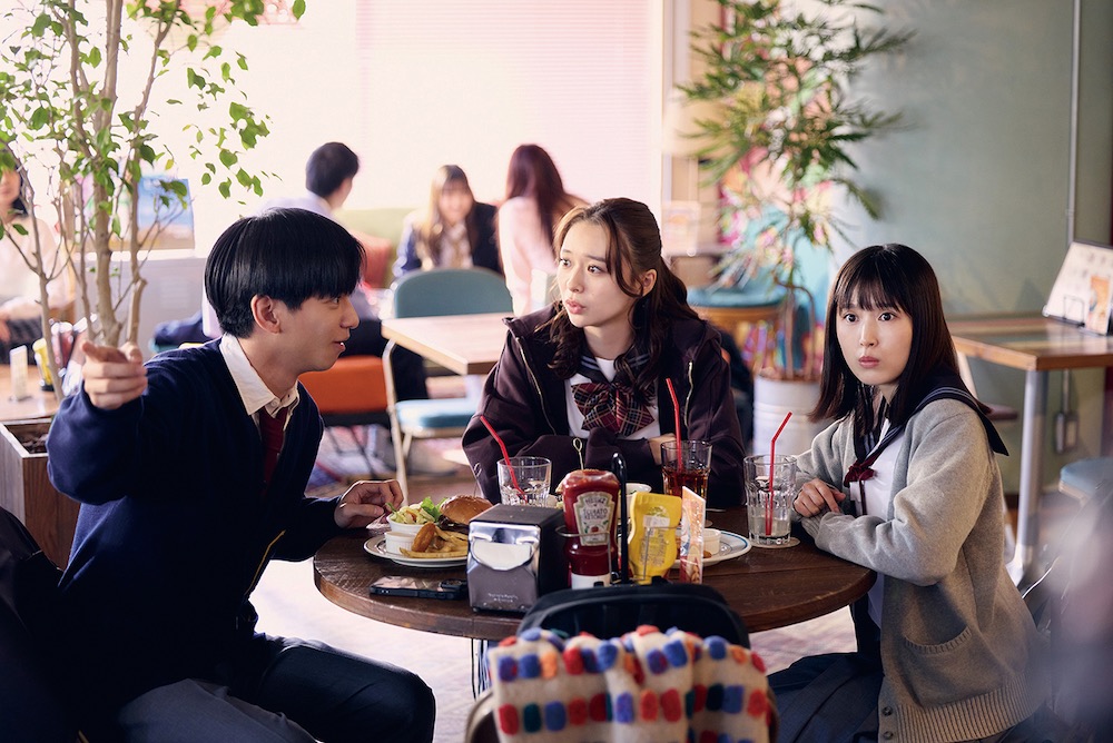 (C)餡蜜／講談社 (C)2025 映画「隣のステラ」製作委員会