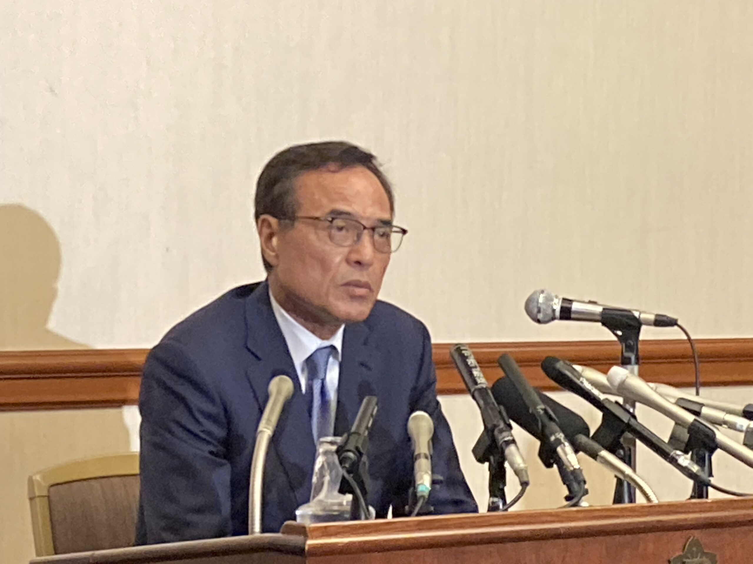 神妙な表情ながら、歯切れの良さは変わらなかった