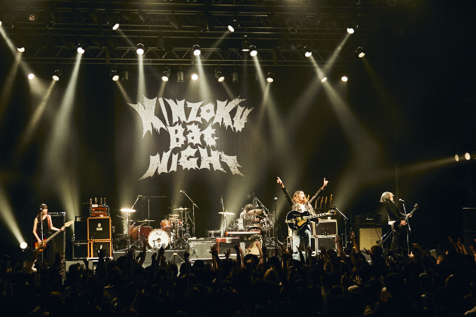a flood of circle Photo by 新保勇樹