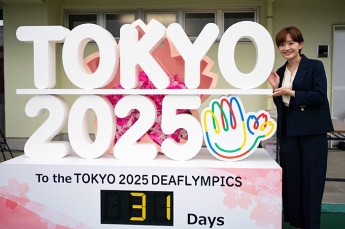 取材に同行した新行市佳アナウンサー