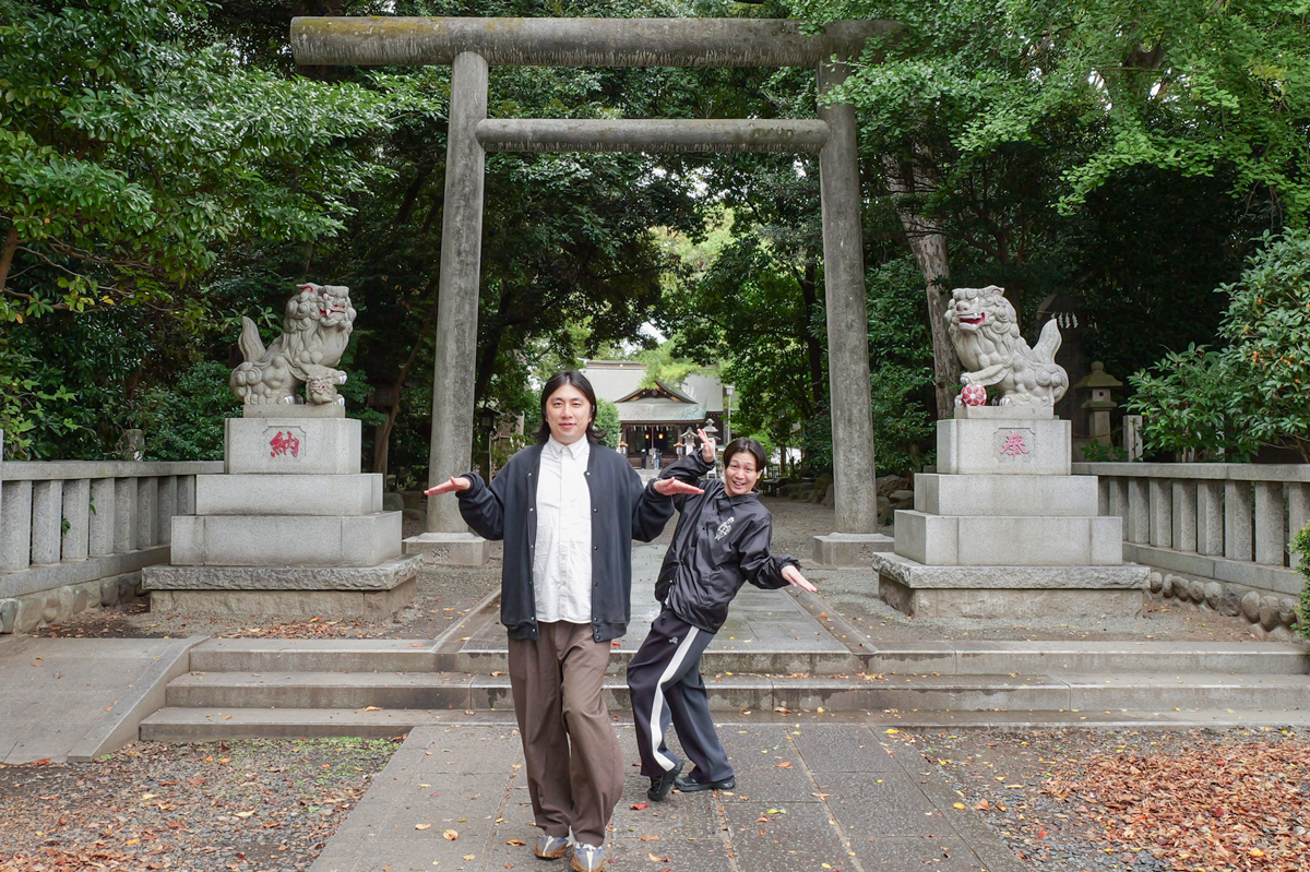 ひとり一回鐘がつける!? 古くから学問の神様を祀る、神社前鳥神社にてランパンプスが合格祈願!