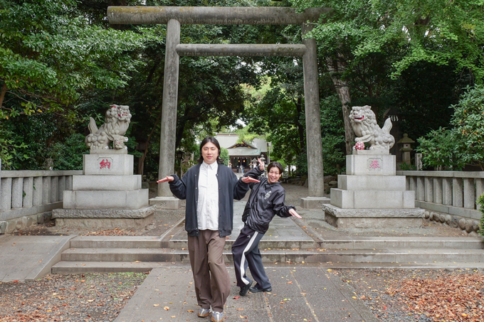 ひとり一回鐘がつける!? 古くから学問の神様を祀る、神社前鳥神社にてランパンプスが合格祈願!
