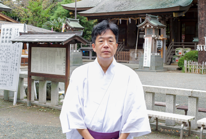 ひとり一回鐘がつける!? 古くから学問の神様を祀る、神社前鳥神社にてランパンプスが合格祈願!