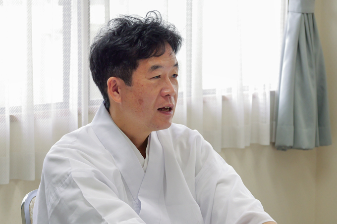 ひとり一回鐘がつける!? 古くから学問の神様を祀る、神社前鳥神社にてランパンプスが合格祈願!