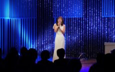 工藤夕貴、富士山を望む絶景カフェで自家焙煎コーヒーを楽しむプチ贅沢