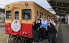 小湊鐵道が初のアフタヌーンティー列車を運行　