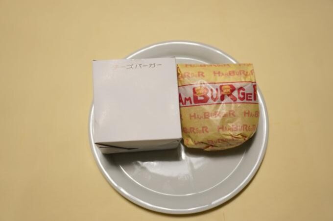 ふんわりバンズのチーズバーガー