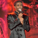 ルーカス役のケイレブ・マクラフリン