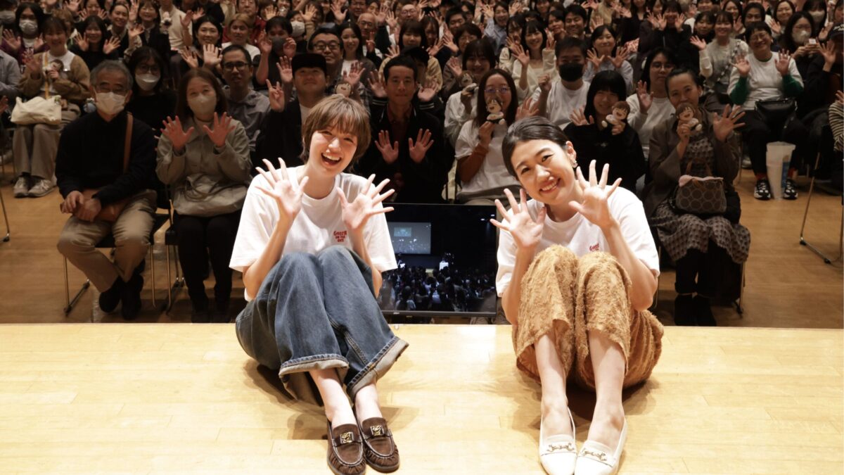 1周年を記念して丸ビルホールで公開収録を開催!『オールナイトニッポンPODCAST さとしおあちぇとぺぺ –餃子オンザライス-』番組Tシャツもオンラインで販売中!