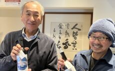 東京23区内唯一の酒蔵 4階建ての小さなビルで日本酒を作る男性