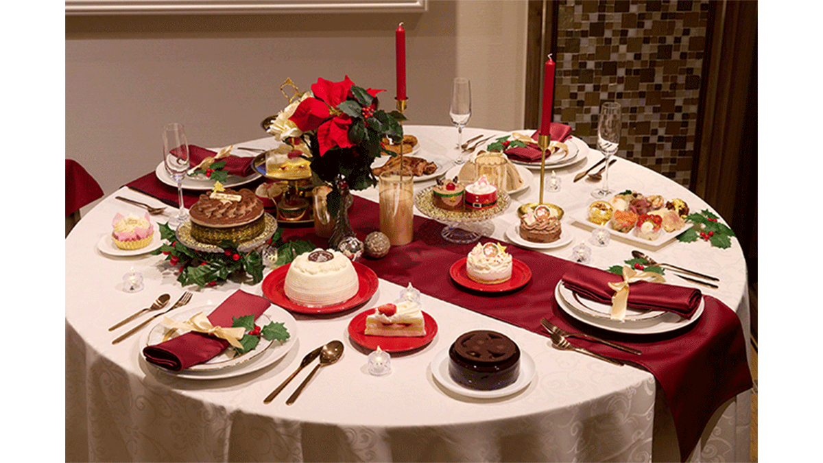 パーティーから少人数まで、クリスマスケーキやオードブルが揃う