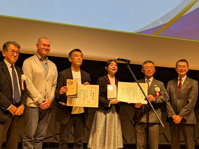 「審査員特別賞」を受賞した様子