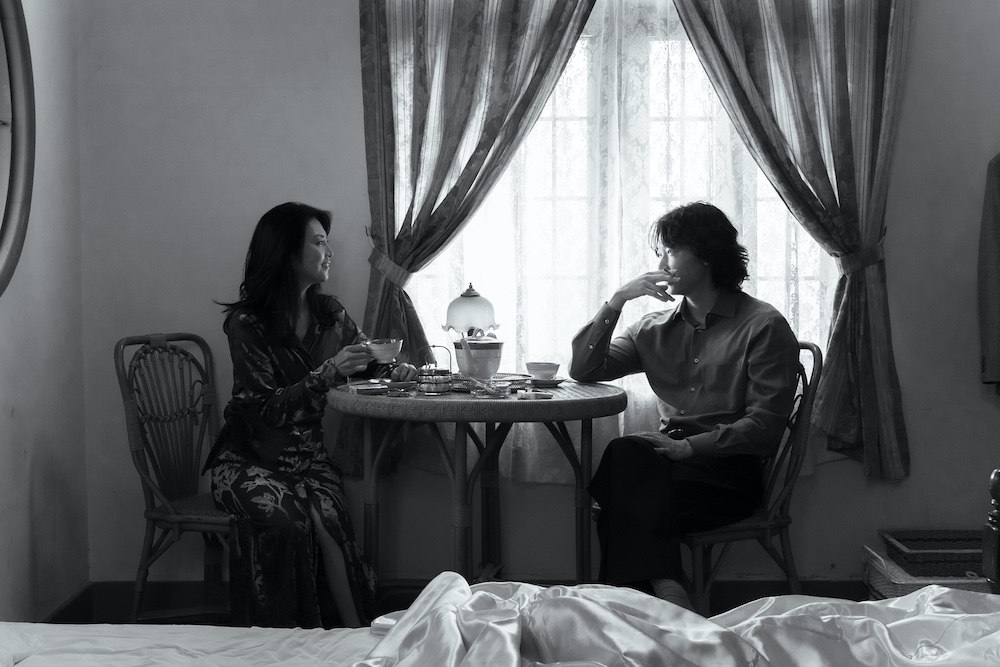 『星と月は天の穴』綾野剛が恋愛拗らせ中年男を熱演！