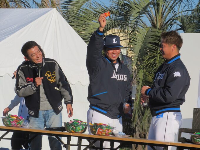 昨年優勝した中山秀征に勝った柘植選手(中央)