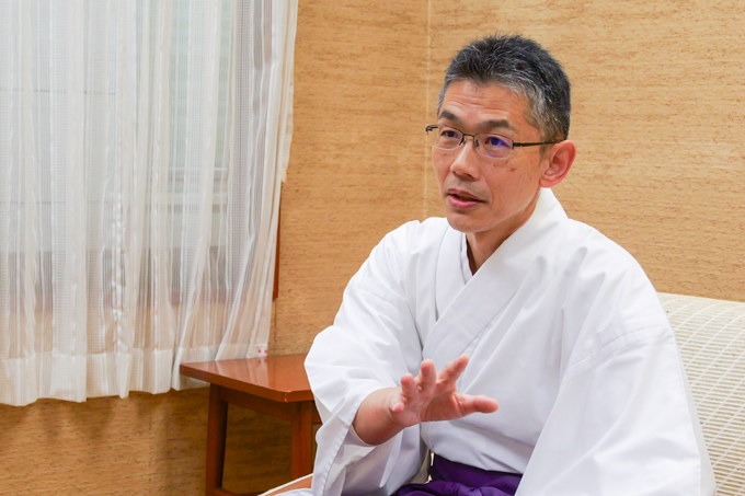 カラスが導いた神の島？！　平清盛公も信仰した世界遺産、嚴島神社にてランパンプスが合格祈願！