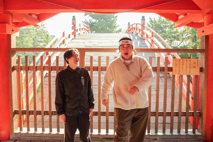 カラスが導いた神の島？！　平清盛公も信仰した世界遺産、嚴島神社にてランパンプスが合格祈願！