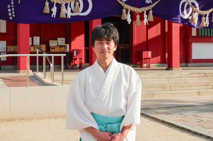 正体は口外禁止の鬼「やぶ」とは！？　海を望む呉の総鎮守、亀山神社にてランパンプスが合格祈願！