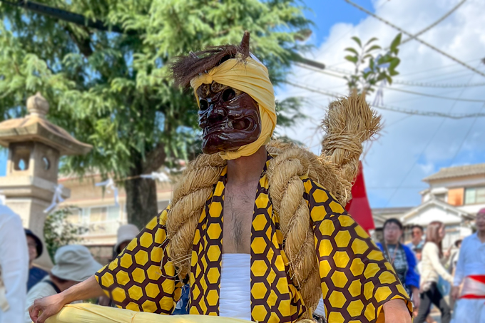 正体は口外禁止の鬼「やぶ」とは！？　海を望む呉の総鎮守、亀山神社にてランパンプスが合格祈願！