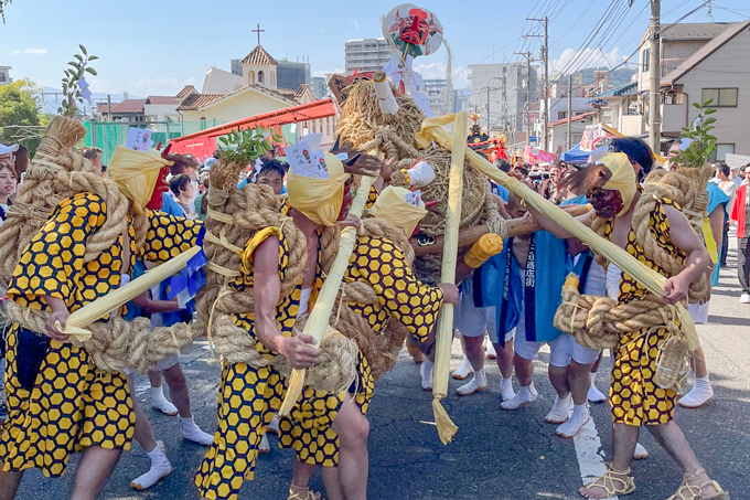 正体は口外禁止の鬼「やぶ」とは！？　海を望む呉の総鎮守、亀山神社にてランパンプスが合格祈願！