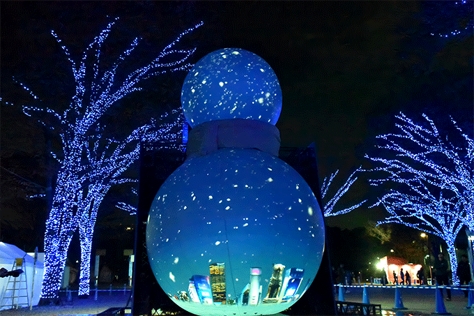 多部未華子、青に染まったケヤキ並木にうっとり　「青の洞窟 SHIBUYA」イルミネーション点灯式に出席の写真