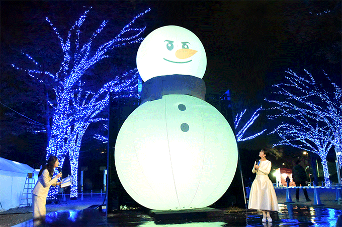 多部未華子、青に染まったケヤキ並木にうっとり　「青の洞窟 SHIBUYA」イルミネーション点灯式に出席