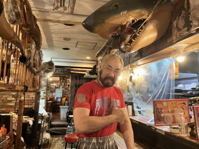 "ミスターデンジャー"松永光弘さんがお出迎え