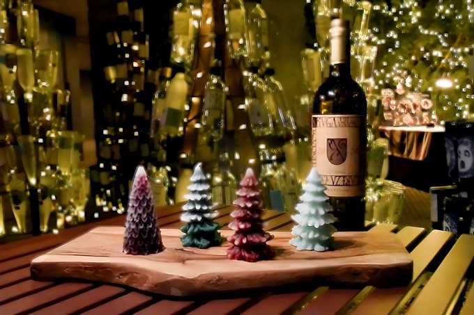 飲んで、見て、知って……1日中ワインを楽しめる「リゾナーレ八ヶ岳」　1万2千本のワインボトルが彩る「ワインリゾートクリスマス2025」開催の写真