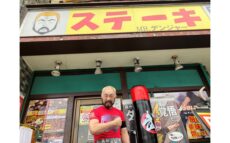 元プロレスラー”ミスターデンジャー”が経営するステーキハウス