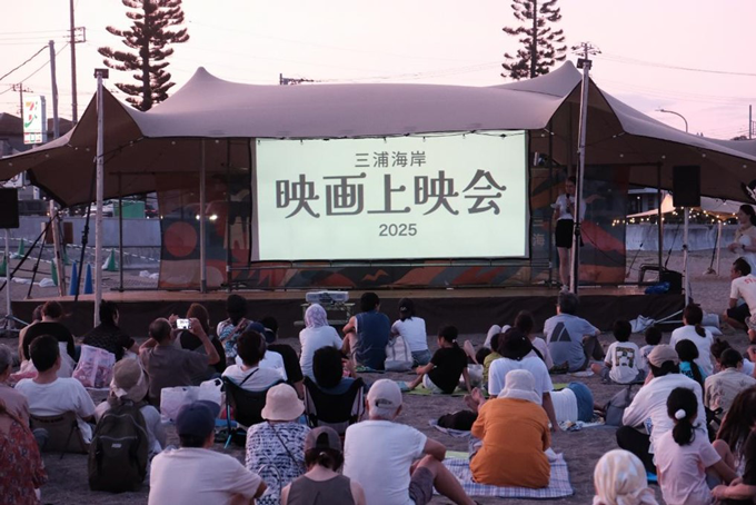 “映画館のない街に映画を届けよう”をコンセプトに2週にわたり開催し、多くの来場者が詰めかけた