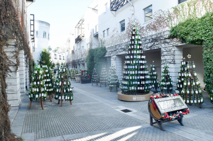 飲んで、見て、知って……1日中ワインを楽しめる「リゾナーレ八ヶ岳」　1万2千本のワインボトルが彩る「ワインリゾートクリスマス2025」開催